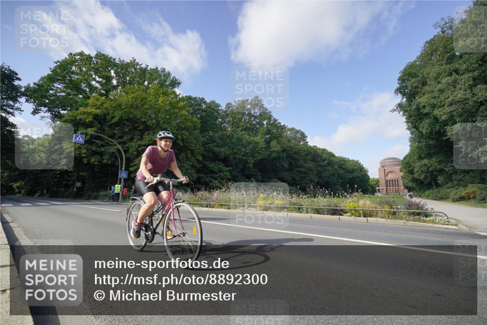 14.09.2025 - Stadtparktriathlon Michael Burmester http://msf.ph/oto/8892300 14.09.2025 11:03:35 Radfahren 668, 760, 811, 817 meine-sportfotos.de