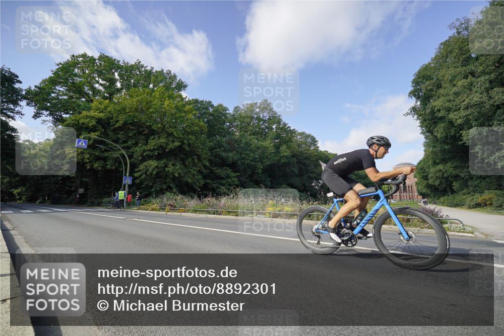 14.09.2025 - Stadtparktriathlon Michael Burmester http://msf.ph/oto/8892301 14.09.2025 11:03:36 Radfahren 668, 760, 767, 792, 817 meine-sportfotos.de