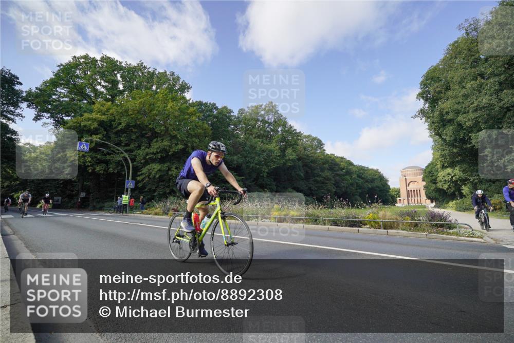 14.09.2025 - Stadtparktriathlon Michael Burmester http://msf.ph/oto/8892308 14.09.2025 11:03:51 Radfahren 721, 740, 765, 781, 798, 909 meine-sportfotos.de