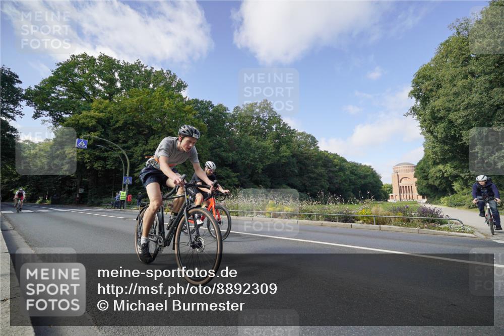14.09.2025 - Stadtparktriathlon Michael Burmester http://msf.ph/oto/8892309 14.09.2025 11:03:53 Radfahren 721, 740, 765, 781, 798, 801, 909 meine-sportfotos.de
