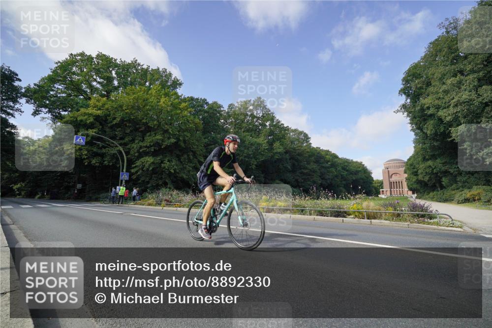 14.09.2025 - Stadtparktriathlon Michael Burmester http://msf.ph/oto/8892330 14.09.2025 11:04:27 Radfahren 628, 686, 771, 802, 803, 857 meine-sportfotos.de