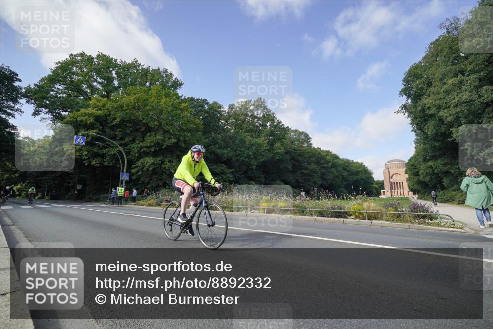 14.09.2025 - Stadtparktriathlon Michael Burmester http://msf.ph/oto/8892332 14.09.2025 11:04:36 Radfahren 627, 746, 754, 807, 824 meine-sportfotos.de