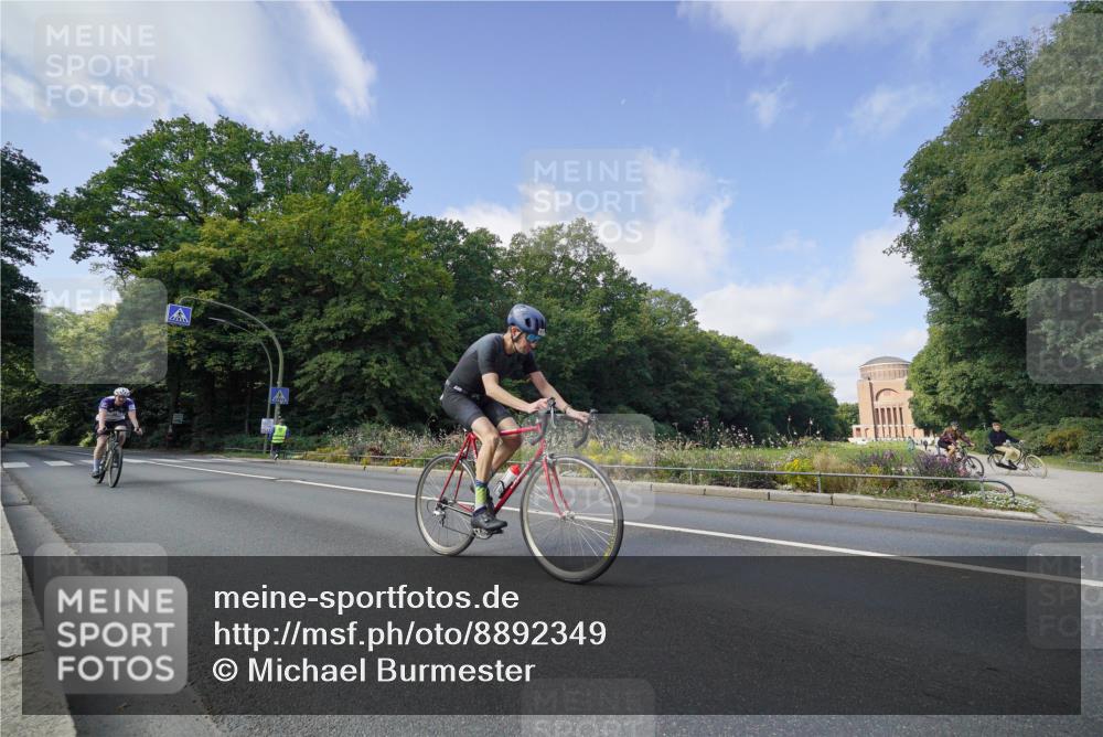 14.09.2025 - Stadtparktriathlon Michael Burmester http://msf.ph/oto/8892349 14.09.2025 11:05:11 Radfahren 776, 833, 836, 841, 852, 853, 867, 891, 919 meine-sportfotos.de