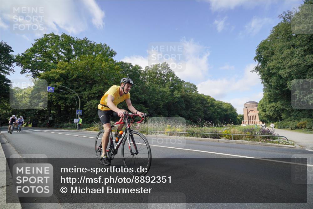 14.09.2025 - Stadtparktriathlon Michael Burmester http://msf.ph/oto/8892351 14.09.2025 11:05:17 Radfahren 827, 833, 835, 836, 841, 853, 919 meine-sportfotos.de
