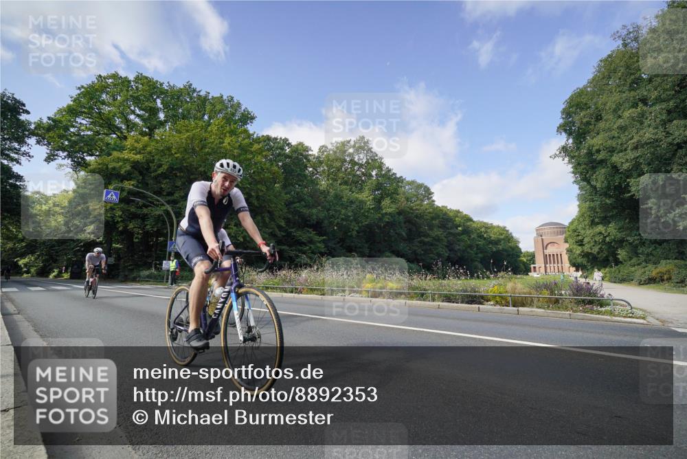 14.09.2025 - Stadtparktriathlon Michael Burmester http://msf.ph/oto/8892353 14.09.2025 11:05:19 Radfahren 827, 835, 836, 841, 853, 855, 898 meine-sportfotos.de
