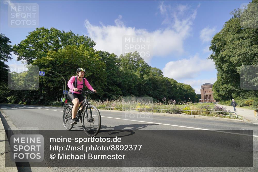 14.09.2025 - Stadtparktriathlon Michael Burmester http://msf.ph/oto/8892377 14.09.2025 11:06:11 Radfahren 679 meine-sportfotos.de