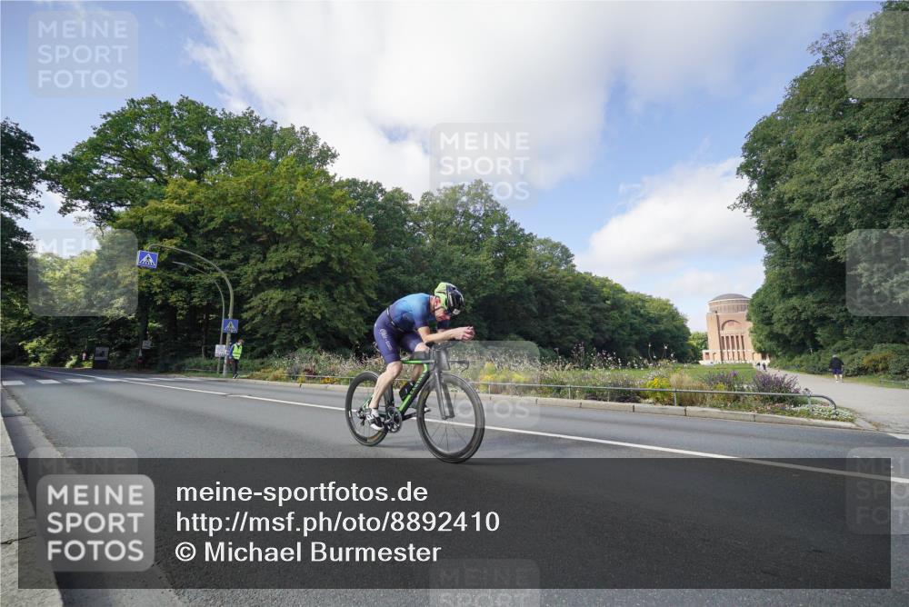 14.09.2025 - Stadtparktriathlon Michael Burmester http://msf.ph/oto/8892410 14.09.2025 11:07:27 Radfahren 871 meine-sportfotos.de