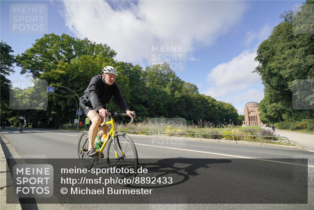 14.09.2025 - Stadtparktriathlon Michael Burmester http://msf.ph/oto/8892433 14.09.2025 11:08:20 Radfahren 758, 839, 878, 892, 915, 918 meine-sportfotos.de