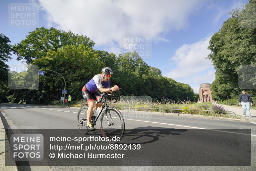 14.09.2025 - Stadtparktriathlon Michael Burmester http://msf.ph/oto/8892439 14.09.2025 11:08:44 Radfahren 766, 842, 880, 895 meine-sportfotos.de