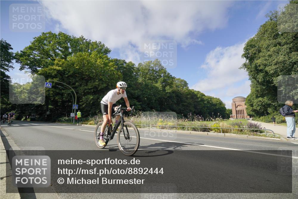 14.09.2025 - Stadtparktriathlon Michael Burmester http://msf.ph/oto/8892444 14.09.2025 11:08:54 Radfahren 766, 787, 808, 843, 875, 876, 895 meine-sportfotos.de