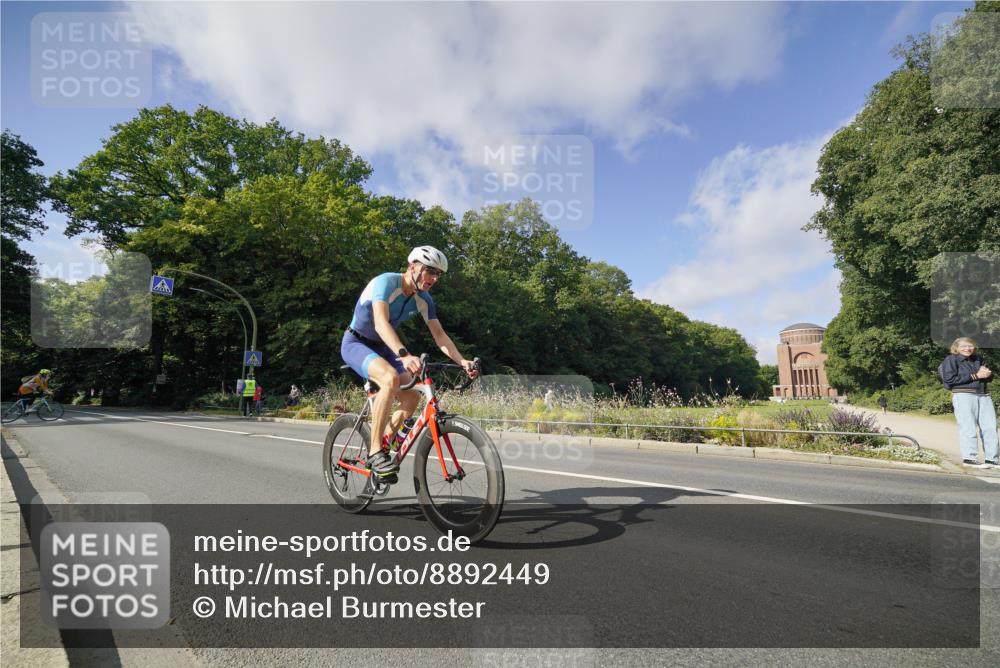 14.09.2025 - Stadtparktriathlon Michael Burmester http://msf.ph/oto/8892449 14.09.2025 11:09:00 Radfahren 787, 808, 843, 875, 876 meine-sportfotos.de
