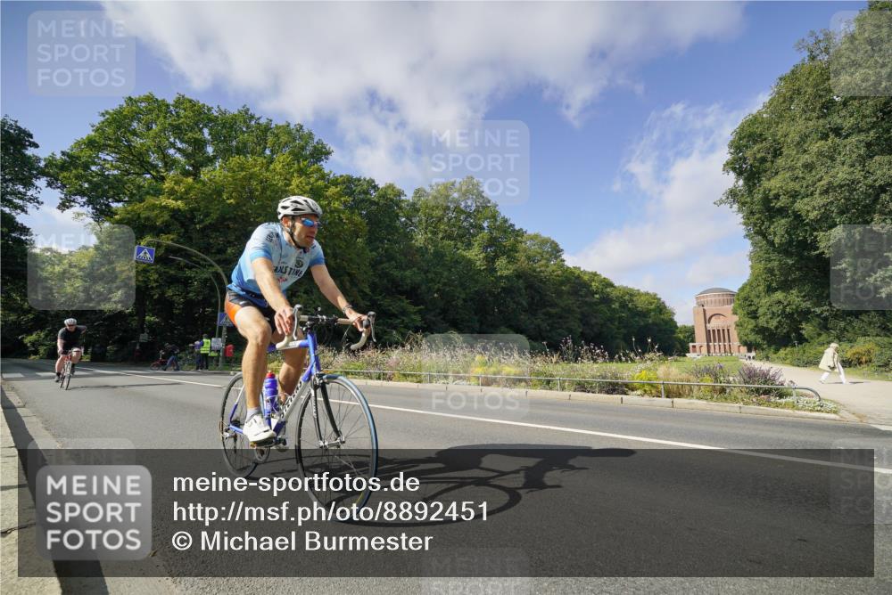 14.09.2025 - Stadtparktriathlon Michael Burmester http://msf.ph/oto/8892451 14.09.2025 11:09:16 Radfahren 805, 823 meine-sportfotos.de