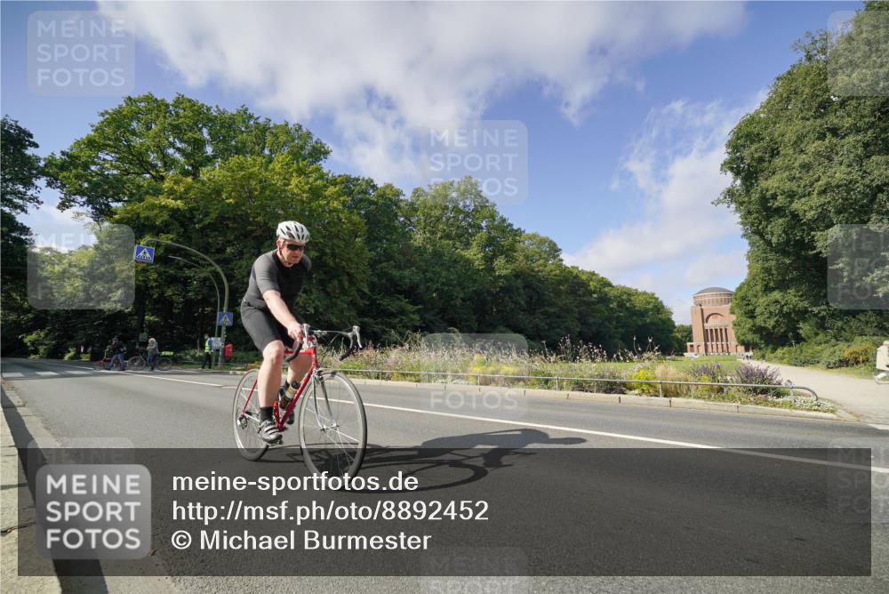 14.09.2025 - Stadtparktriathlon Michael Burmester http://msf.ph/oto/8892452 14.09.2025 11:09:17 Radfahren 805, 823 meine-sportfotos.de