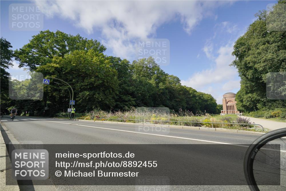 14.09.2025 - Stadtparktriathlon Michael Burmester http://msf.ph/oto/8892455 14.09.2025 11:09:31 Radfahren 729, 736, 780, 815, 851, 900 meine-sportfotos.de