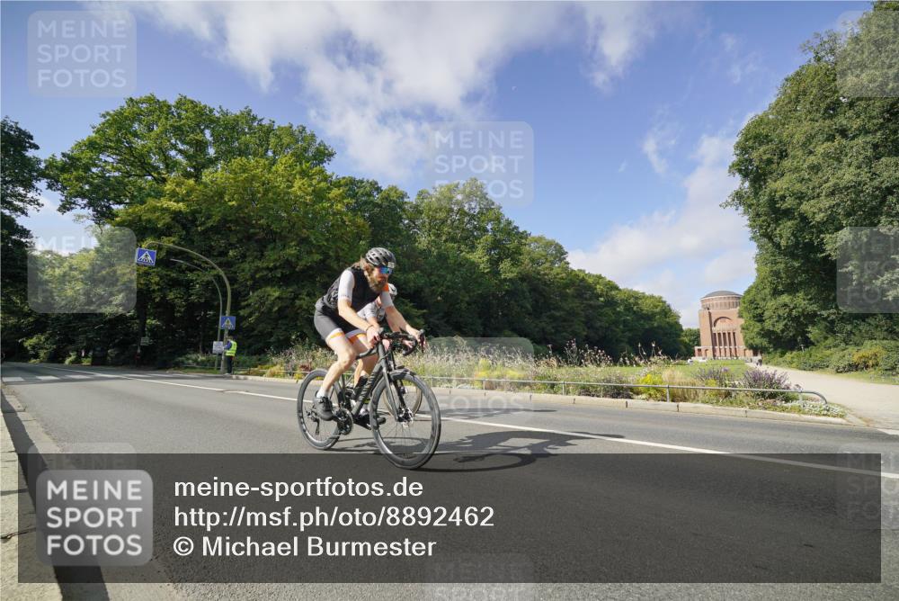 14.09.2025 - Stadtparktriathlon Michael Burmester http://msf.ph/oto/8892462 14.09.2025 11:09:41 Radfahren 724, 780, 790, 831, 900 meine-sportfotos.de