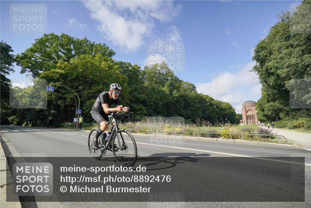 14.09.2025 - Stadtparktriathlon Michael Burmester http://msf.ph/oto/8892476 14.09.2025 11:10:22 Radfahren 732, 877 meine-sportfotos.de