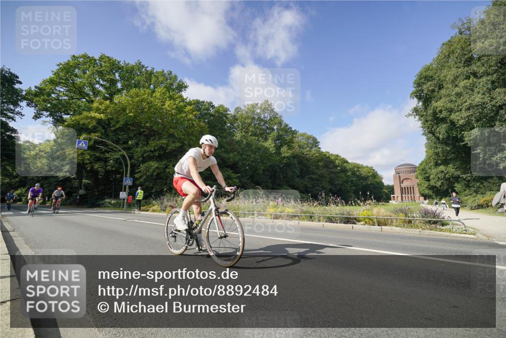 14.09.2025 - Stadtparktriathlon Michael Burmester http://msf.ph/oto/8892484 14.09.2025 11:10:55 Radfahren 760, 761, 772, 786, 854, 890, 909 meine-sportfotos.de