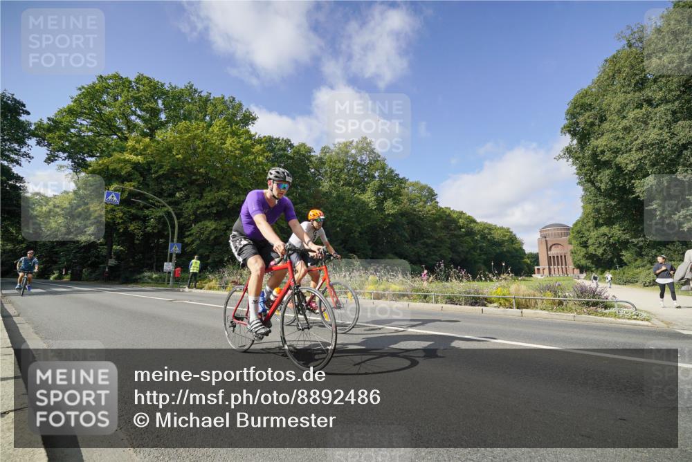 14.09.2025 - Stadtparktriathlon Michael Burmester http://msf.ph/oto/8892486 14.09.2025 11:10:57 Radfahren 760, 772, 786, 854, 890, 909 meine-sportfotos.de