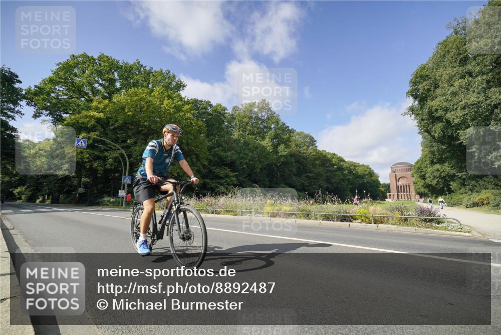 14.09.2025 - Stadtparktriathlon Michael Burmester http://msf.ph/oto/8892487 14.09.2025 11:10:59 Radfahren 760, 772, 781, 786, 890 meine-sportfotos.de