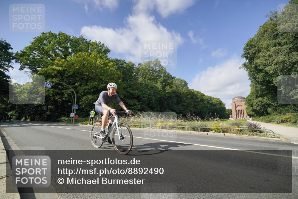 14.09.2025 - Stadtparktriathlon Michael Burmester http://msf.ph/oto/8892490 14.09.2025 11:11:35 Radfahren 740, 792, 822, 911, 914 meine-sportfotos.de