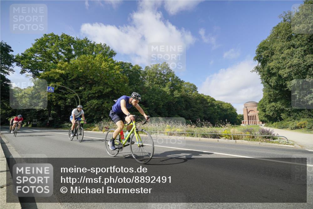 14.09.2025 - Stadtparktriathlon Michael Burmester http://msf.ph/oto/8892491 14.09.2025 11:11:40 Radfahren 740, 792, 822, 911, 914 meine-sportfotos.de