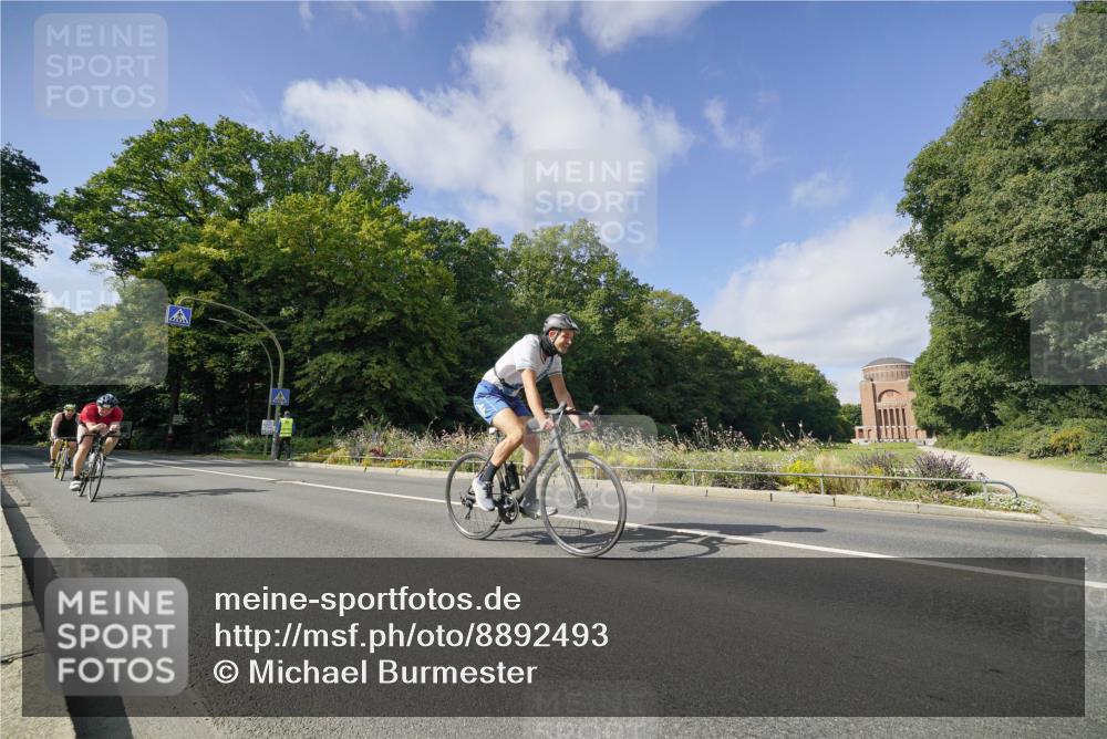 14.09.2025 - Stadtparktriathlon Michael Burmester http://msf.ph/oto/8892493 14.09.2025 11:11:41 Radfahren 740, 792, 822, 911, 914 meine-sportfotos.de