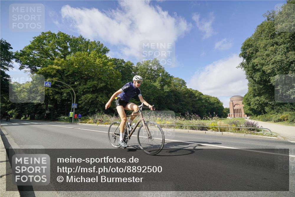 14.09.2025 - Stadtparktriathlon Michael Burmester http://msf.ph/oto/8892500 14.09.2025 11:11:57 Radfahren 754, 755, 765, 771, 778, 802, 826, 852, 919 meine-sportfotos.de