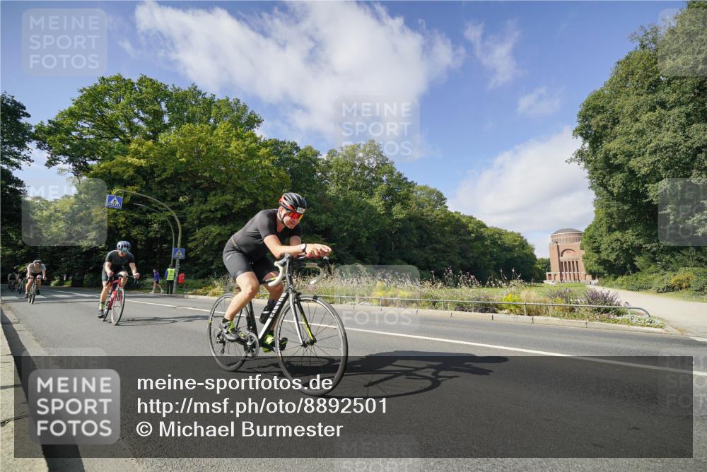 14.09.2025 - Stadtparktriathlon Michael Burmester http://msf.ph/oto/8892501 14.09.2025 11:12:01 Radfahren 754, 755, 765, 771, 802, 852, 919 meine-sportfotos.de