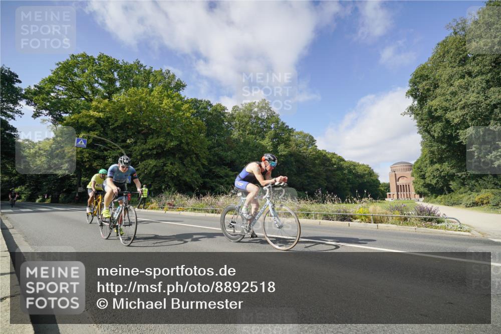 14.09.2025 - Stadtparktriathlon Michael Burmester http://msf.ph/oto/8892518 14.09.2025 11:12:23 Radfahren 734, 746, 801, 807, 818, 846 meine-sportfotos.de
