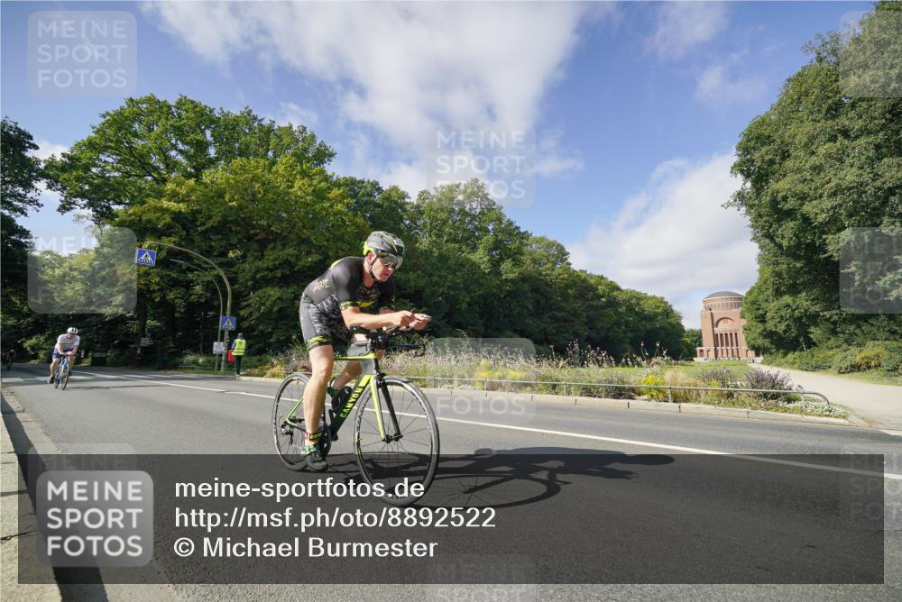 14.09.2025 - Stadtparktriathlon Michael Burmester http://msf.ph/oto/8892522 14.09.2025 11:12:33 Radfahren 818, 833, 836, 841, 867, 898 meine-sportfotos.de