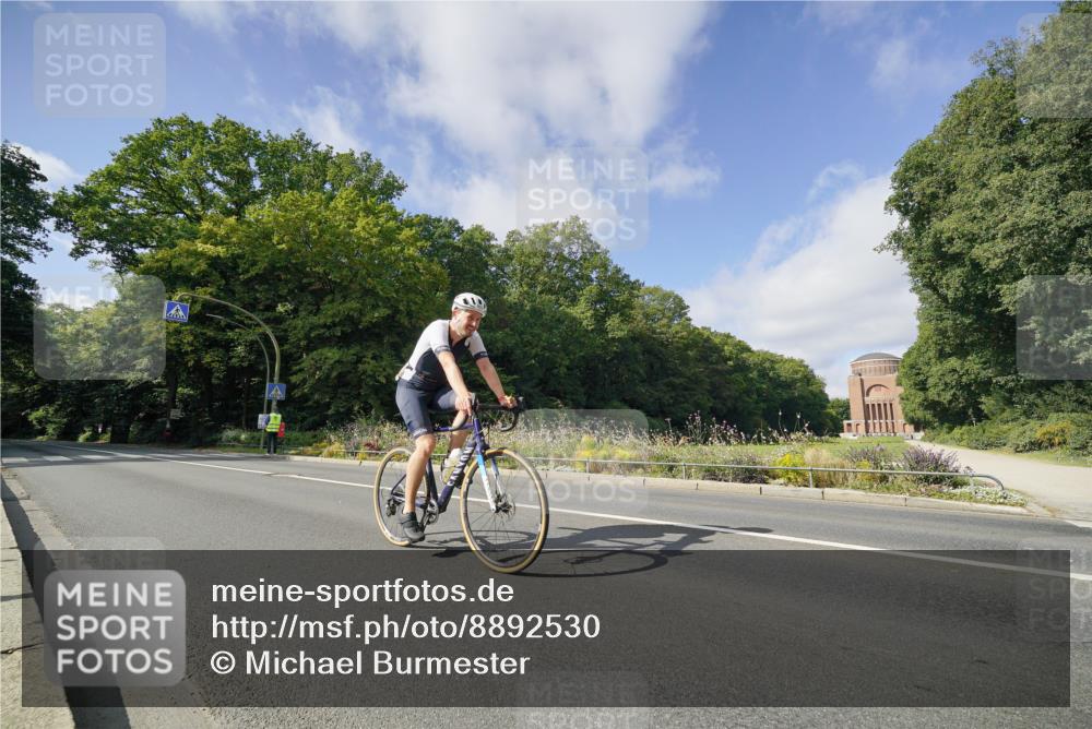 14.09.2025 - Stadtparktriathlon Michael Burmester http://msf.ph/oto/8892530 14.09.2025 11:12:48 Radfahren 853, 872 meine-sportfotos.de