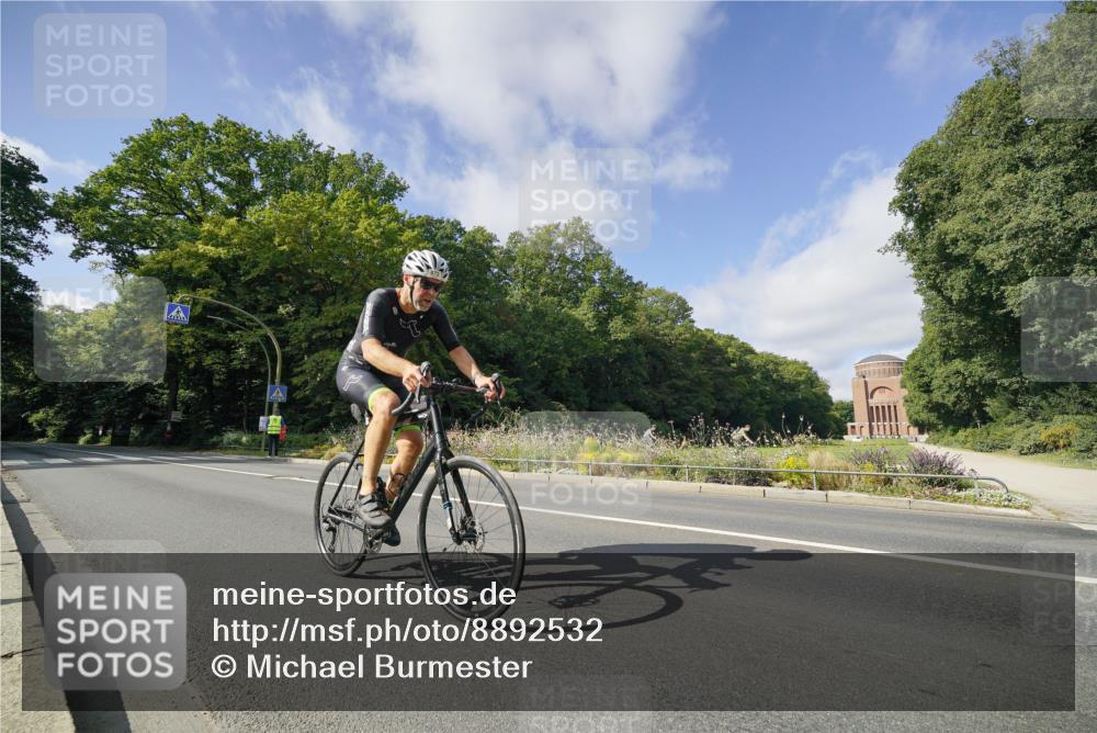 14.09.2025 - Stadtparktriathlon Michael Burmester http://msf.ph/oto/8892532 14.09.2025 11:12:55 Radfahren 872 meine-sportfotos.de