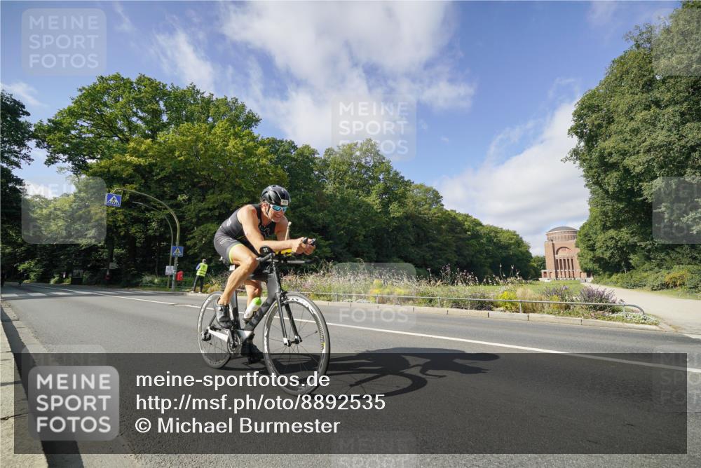 14.09.2025 - Stadtparktriathlon Michael Burmester http://msf.ph/oto/8892535 14.09.2025 11:13:07 Radfahren 682, 827, 859, 861 meine-sportfotos.de