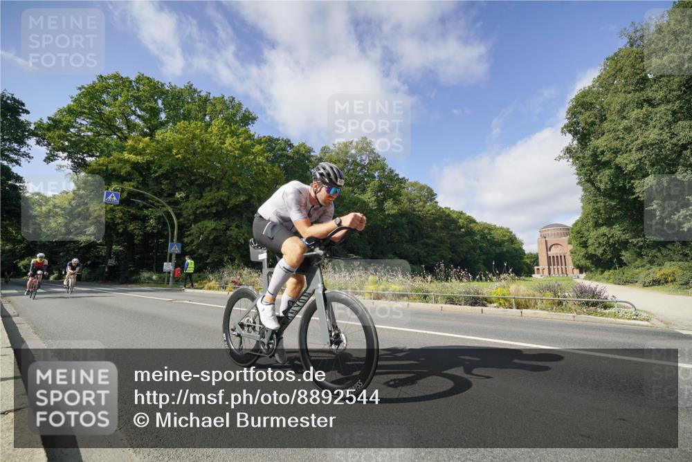 14.09.2025 - Stadtparktriathlon Michael Burmester http://msf.ph/oto/8892544 14.09.2025 11:13:33 Radfahren 825, 848, 857, 889, 917 meine-sportfotos.de