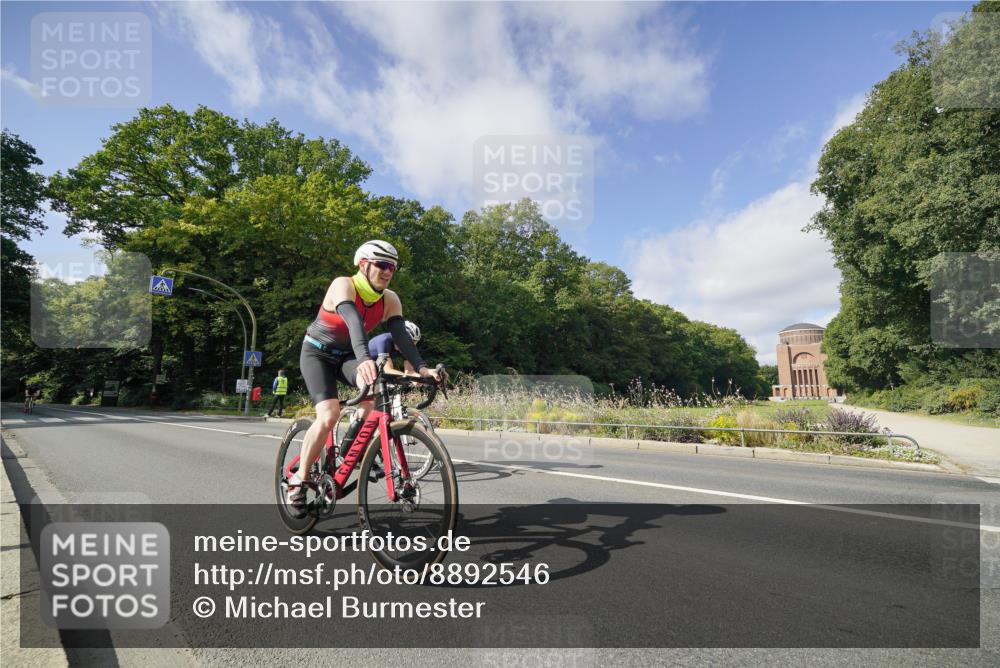 14.09.2025 - Stadtparktriathlon Michael Burmester http://msf.ph/oto/8892546 14.09.2025 11:13:34 Radfahren 825, 848, 889, 917 meine-sportfotos.de