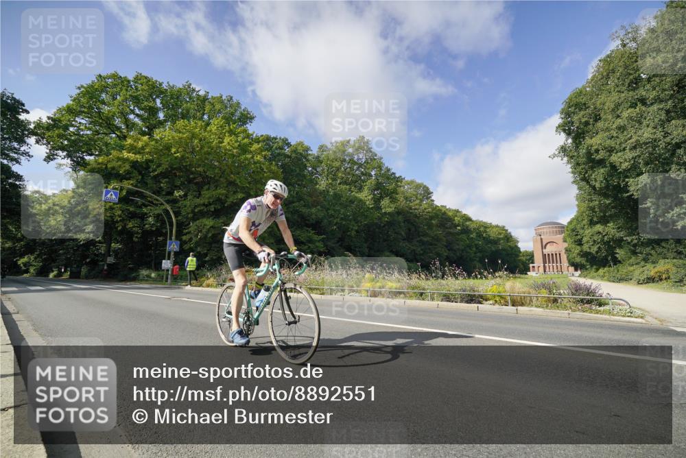 14.09.2025 - Stadtparktriathlon Michael Burmester http://msf.ph/oto/8892551 14.09.2025 11:13:54 Radfahren 838, 855 meine-sportfotos.de