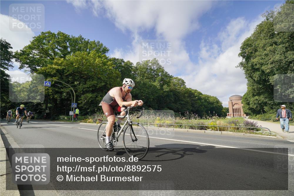 14.09.2025 - Stadtparktriathlon Michael Burmester http://msf.ph/oto/8892575 14.09.2025 11:15:24 Radfahren 756, 777, 842, 870, 880, 886, 921 meine-sportfotos.de