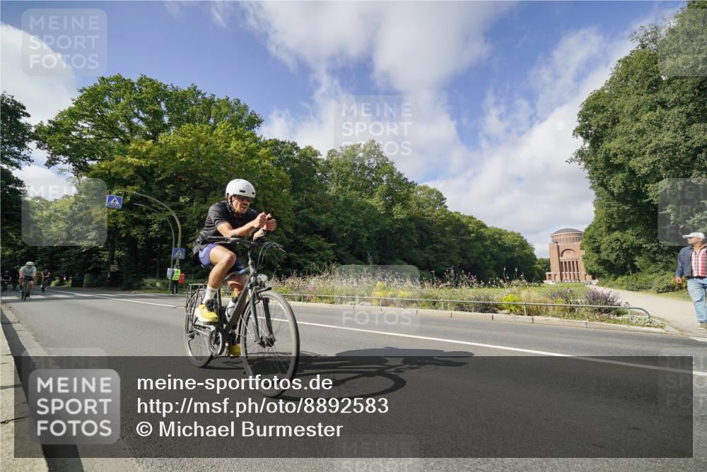 14.09.2025 - Stadtparktriathlon Michael Burmester http://msf.ph/oto/8892583 14.09.2025 11:15:30 Radfahren 756, 777, 816, 829, 837, 842, 880, 892, 901, 921 meine-sportfotos.de