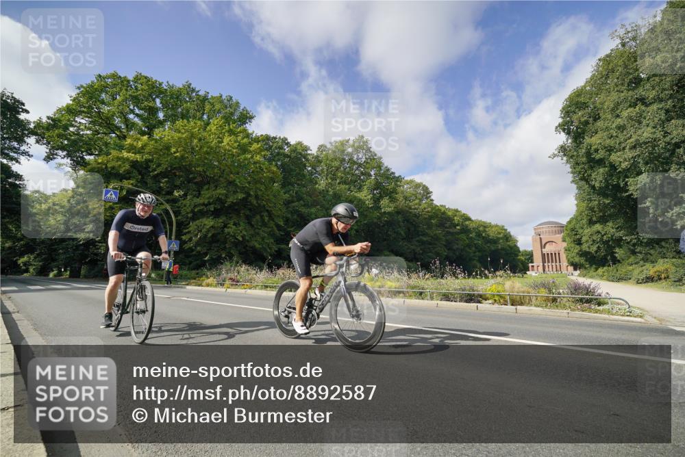 14.09.2025 - Stadtparktriathlon Michael Burmester http://msf.ph/oto/8892587 14.09.2025 11:15:35 Radfahren 777, 816, 829, 837, 880, 892, 901 meine-sportfotos.de