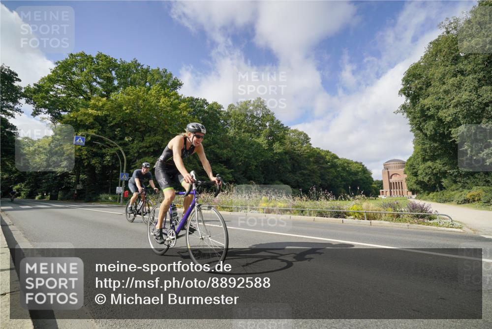 14.09.2025 - Stadtparktriathlon Michael Burmester http://msf.ph/oto/8892588 14.09.2025 11:15:44 Radfahren 739, 858, 875, 893, 918 meine-sportfotos.de
