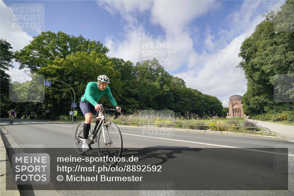14.09.2025 - Stadtparktriathlon Michael Burmester http://msf.ph/oto/8892592 14.09.2025 11:15:51 Radfahren 739, 875, 893, 918 meine-sportfotos.de