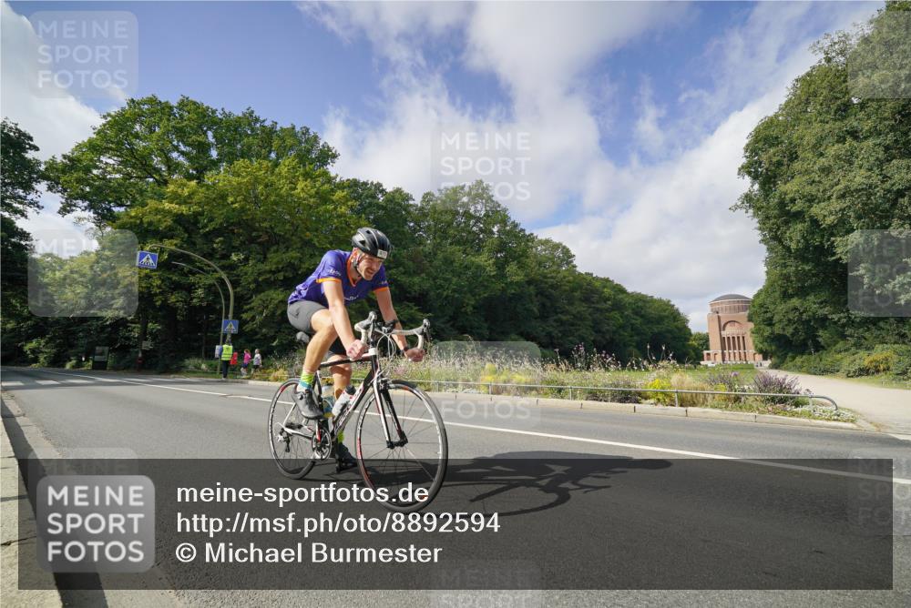 14.09.2025 - Stadtparktriathlon Michael Burmester http://msf.ph/oto/8892594 14.09.2025 11:15:52 Radfahren 739, 875, 893 meine-sportfotos.de