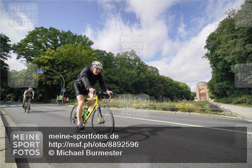14.09.2025 - Stadtparktriathlon Michael Burmester http://msf.ph/oto/8892596 14.09.2025 11:16:05 Radfahren 878, 894, 915, 940 meine-sportfotos.de