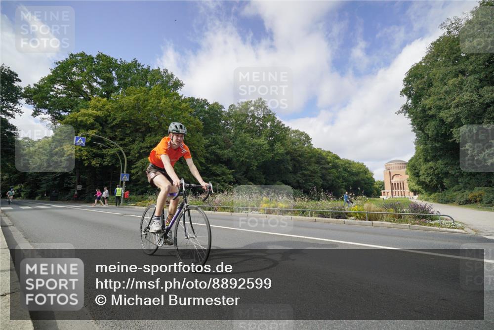14.09.2025 - Stadtparktriathlon Michael Burmester http://msf.ph/oto/8892599 14.09.2025 11:16:10 Radfahren 655, 878, 894, 915, 943 meine-sportfotos.de