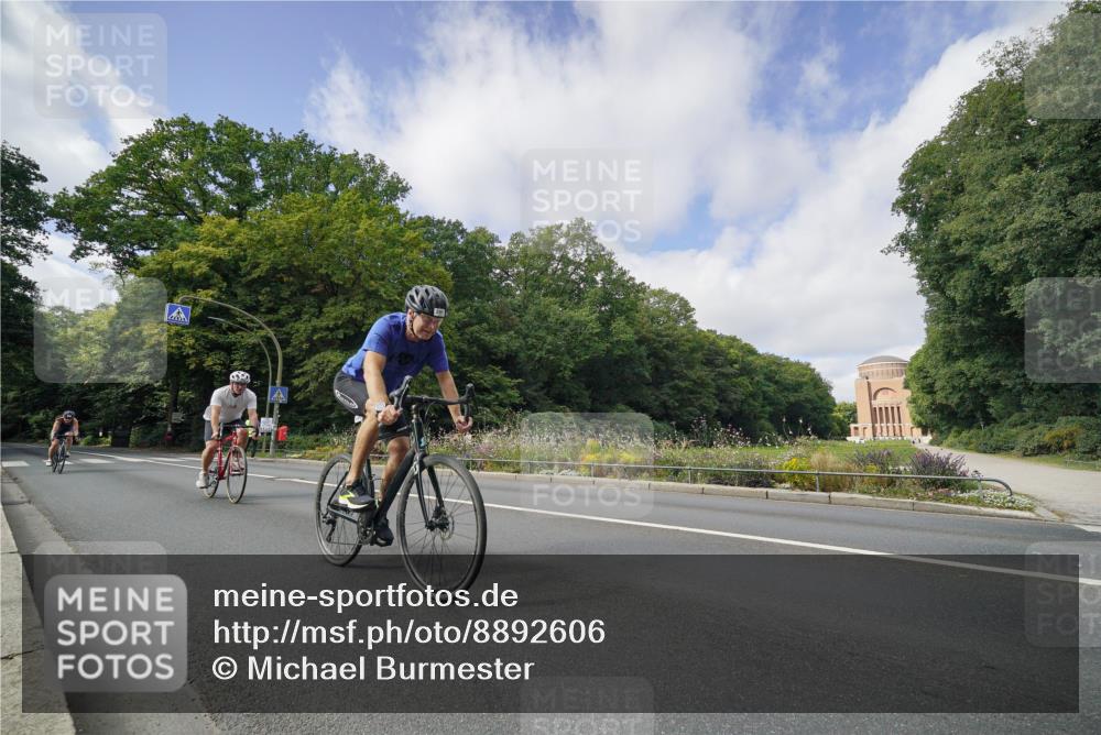14.09.2025 - Stadtparktriathlon Michael Burmester http://msf.ph/oto/8892606 14.09.2025 11:16:28 Radfahren 808, 831, 876, 895, 968 meine-sportfotos.de