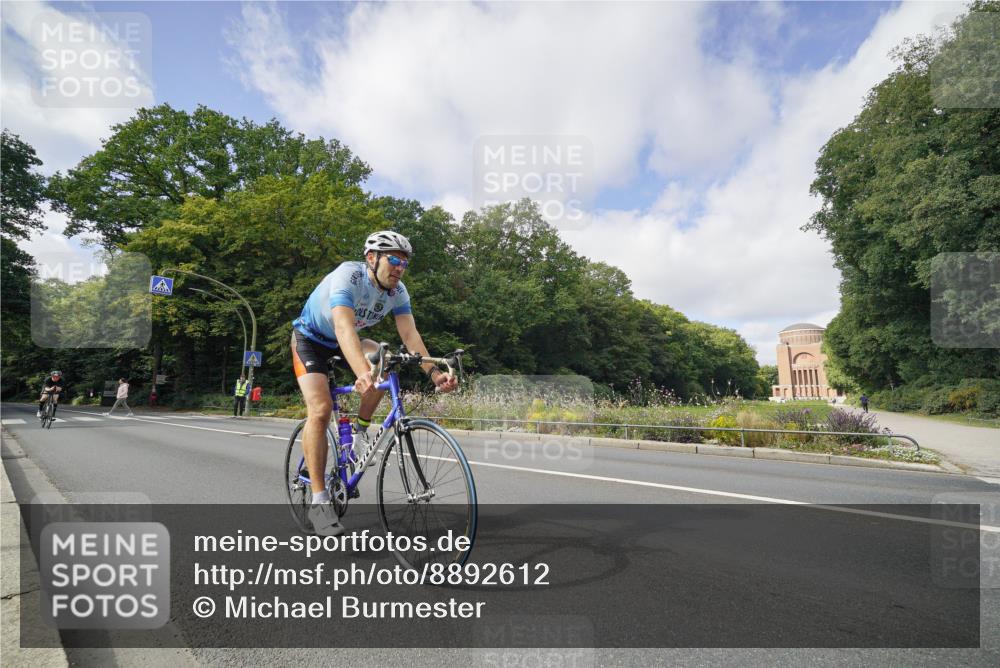 14.09.2025 - Stadtparktriathlon Michael Burmester http://msf.ph/oto/8892612 14.09.2025 11:16:48 Radfahren 821, 823, 839, 849, 888 meine-sportfotos.de