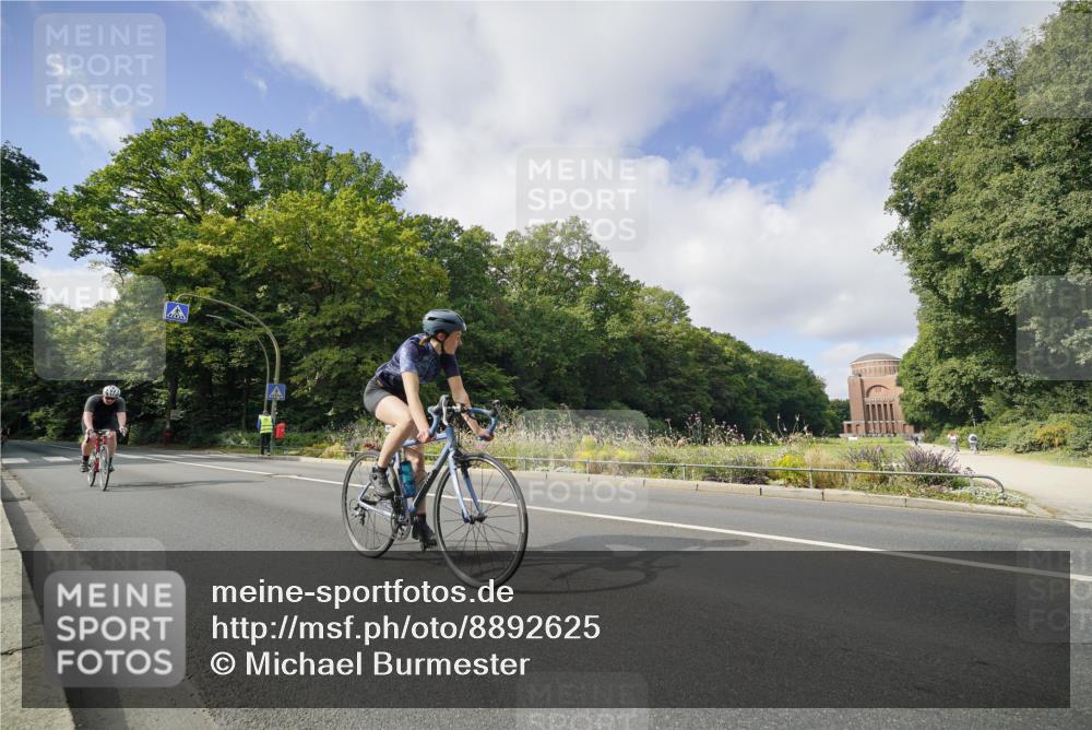 14.09.2025 - Stadtparktriathlon Michael Burmester http://msf.ph/oto/8892625 14.09.2025 11:17:39 Radfahren 805, 992, 995 meine-sportfotos.de