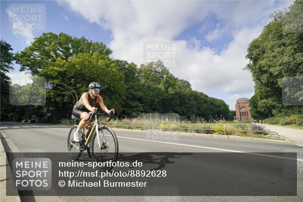 14.09.2025 - Stadtparktriathlon Michael Burmester http://msf.ph/oto/8892628 14.09.2025 11:17:45 Radfahren 805, 992, 995 meine-sportfotos.de