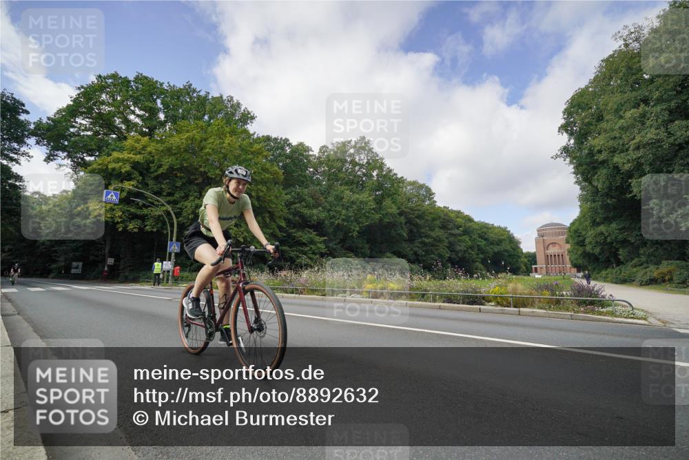 14.09.2025 - Stadtparktriathlon Michael Burmester http://msf.ph/oto/8892632 14.09.2025 11:18:11 Radfahren 909, 926, 961 meine-sportfotos.de