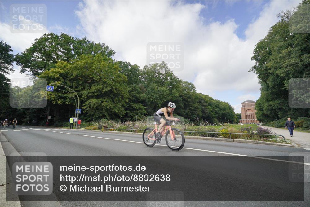 14.09.2025 - Stadtparktriathlon Michael Burmester http://msf.ph/oto/8892638 14.09.2025 11:18:32 Radfahren 868, 934, 935, 951, 976, 993, 1015 meine-sportfotos.de